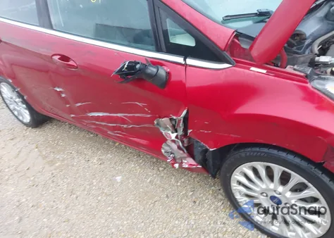 2014 Ford Fiesta Titanium z USA, uszkodzony, nr VIN 3FADP4FJ2EM106464